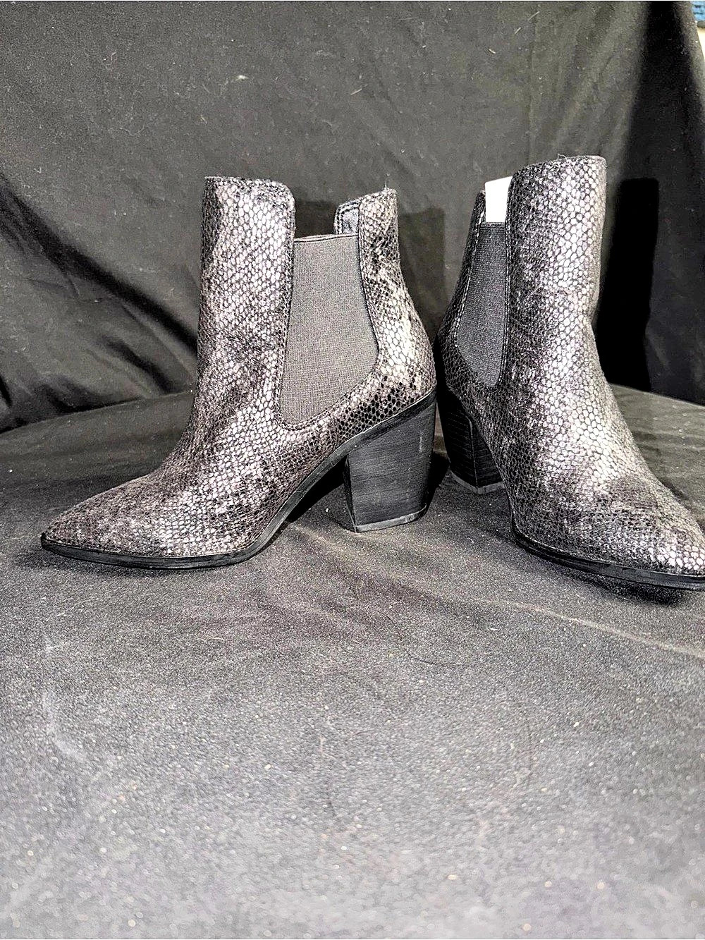 Chinese Laundry Chicca Snake Print Ankle Boots Womens 5